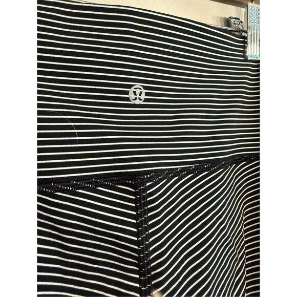 Lululemon Black White Parallel Striped Pull On Wunder Under Leggings Size 10 - Picture 5 of 5